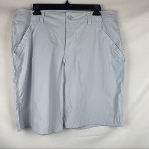 Under Armour light gray lightweight cargo shorts size 36